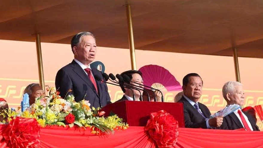 Vietnam vows to defend independence, safeguard sovereignty, advance toward prosperity